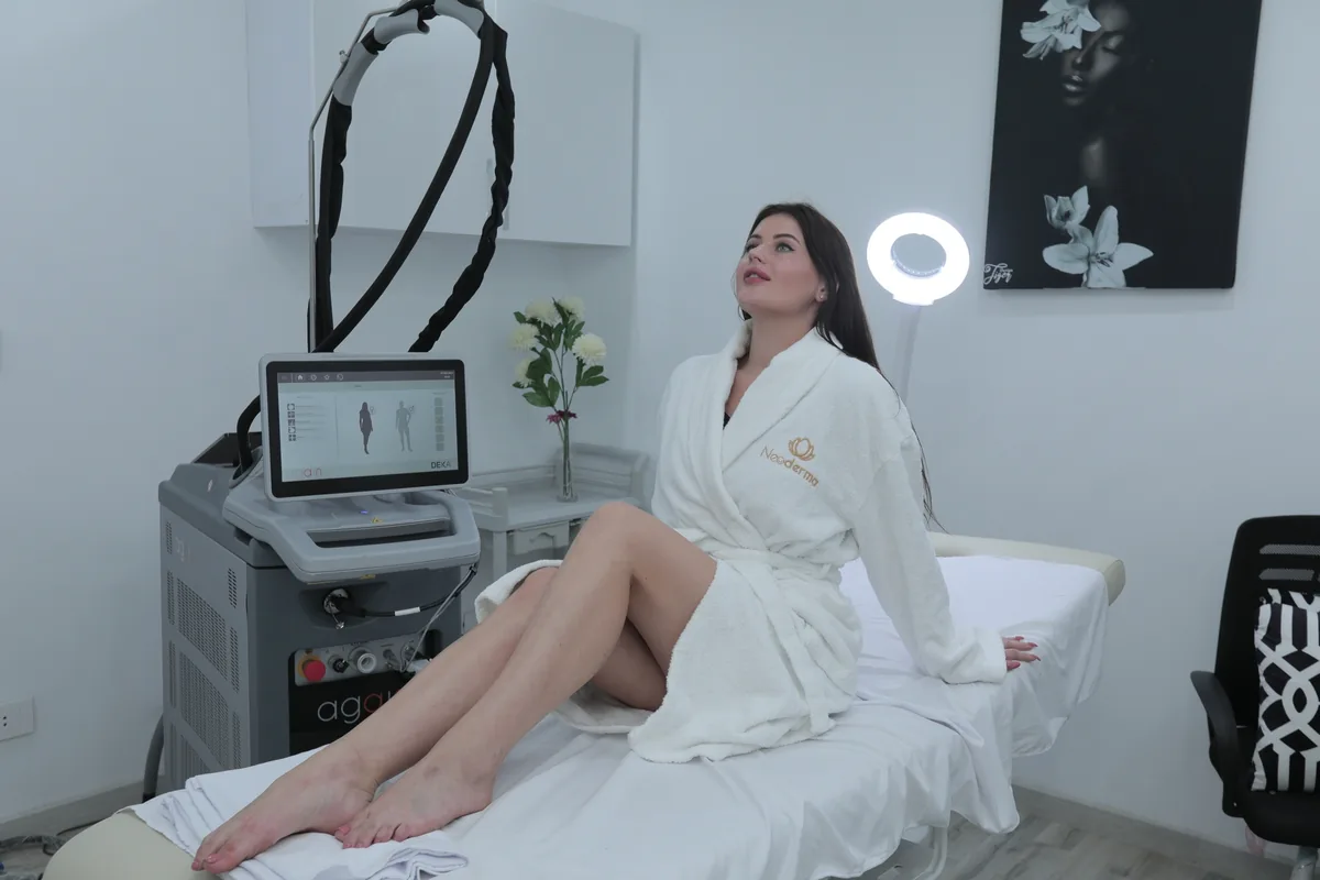 NeoDerma Clinic treatment room with patient and device